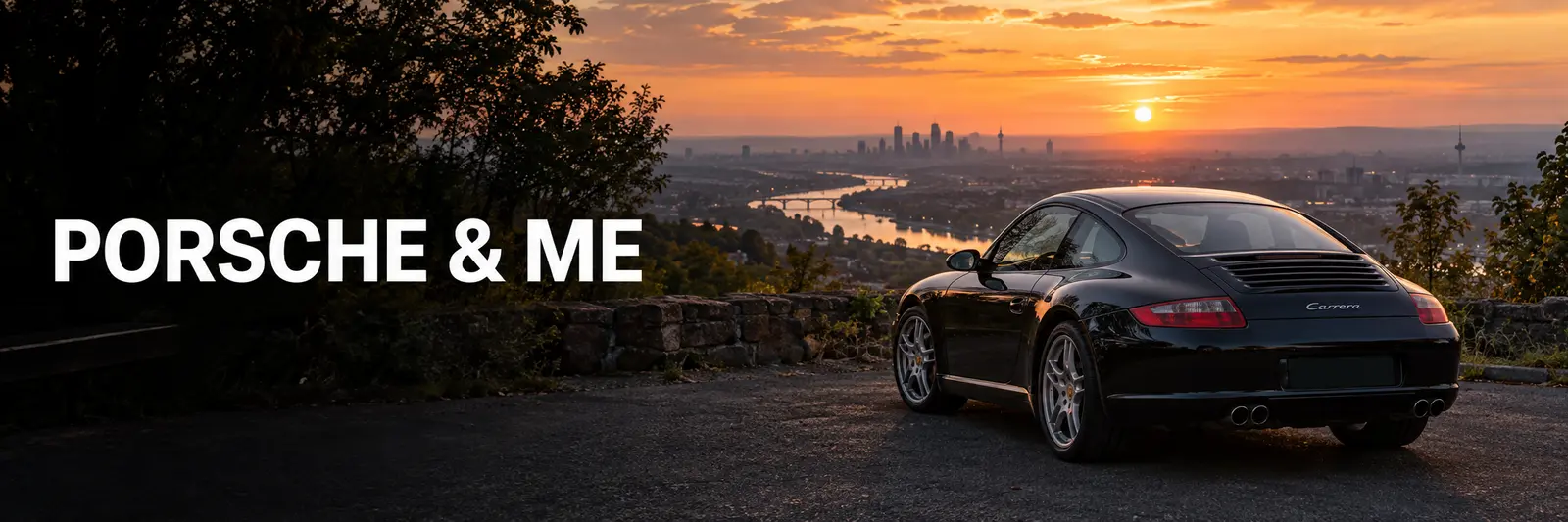 Schwarzer Porsche 911 Carrera 997 bei Sonnenuntergang – Banner Porsche und Me